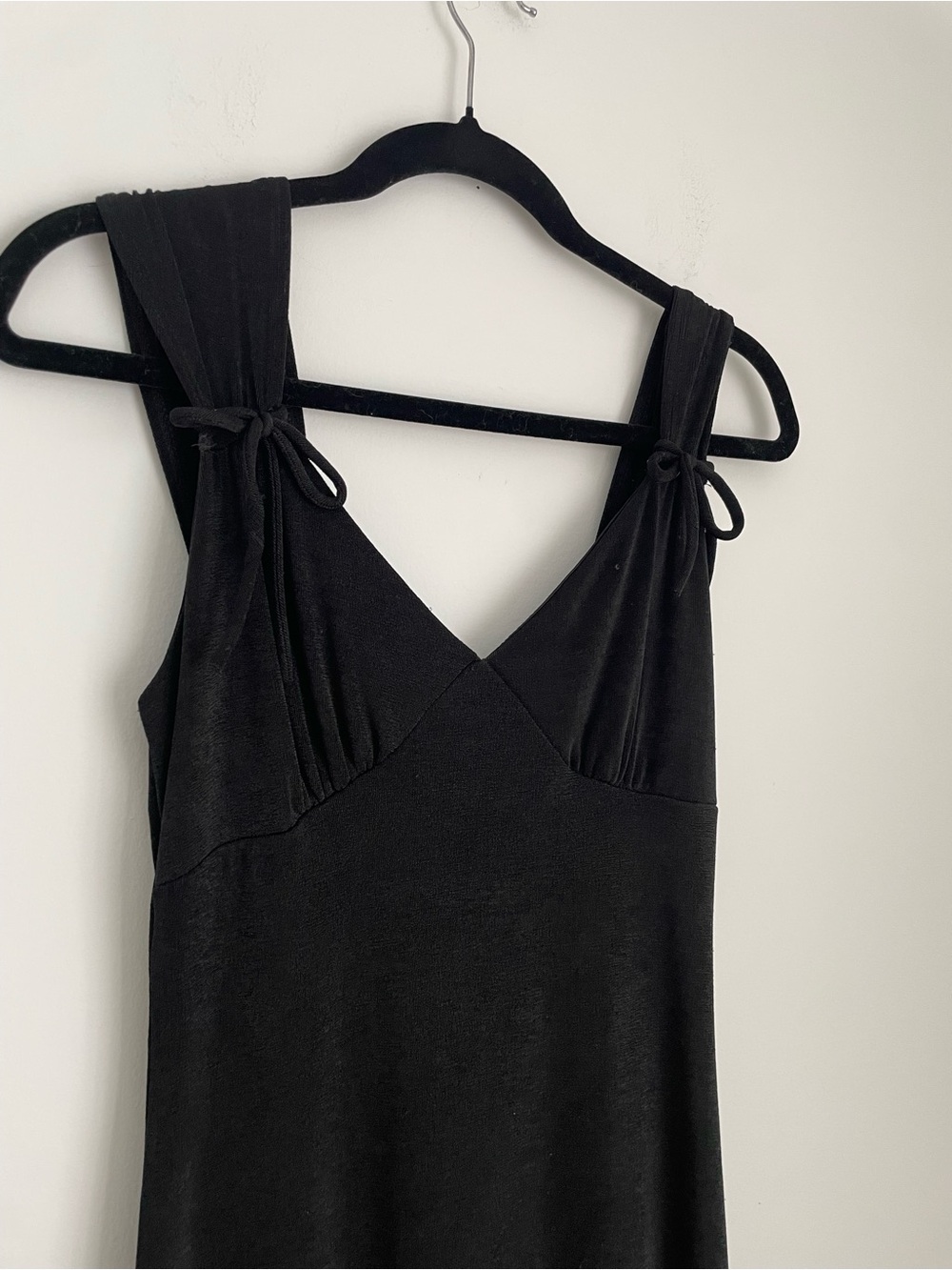 Black V Neck Tie-Strap Midi Dress